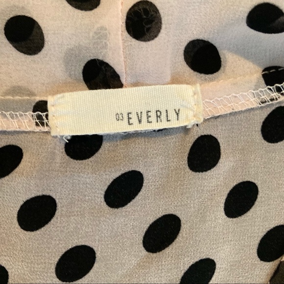 🌸5/$25🌸 03 Everly Size L Polka Dot Tunic Blouse - Picture 4 of 5